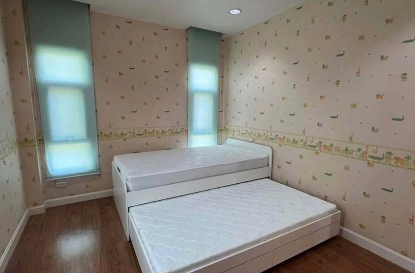 House with Shared Pool in Sukhumvit 